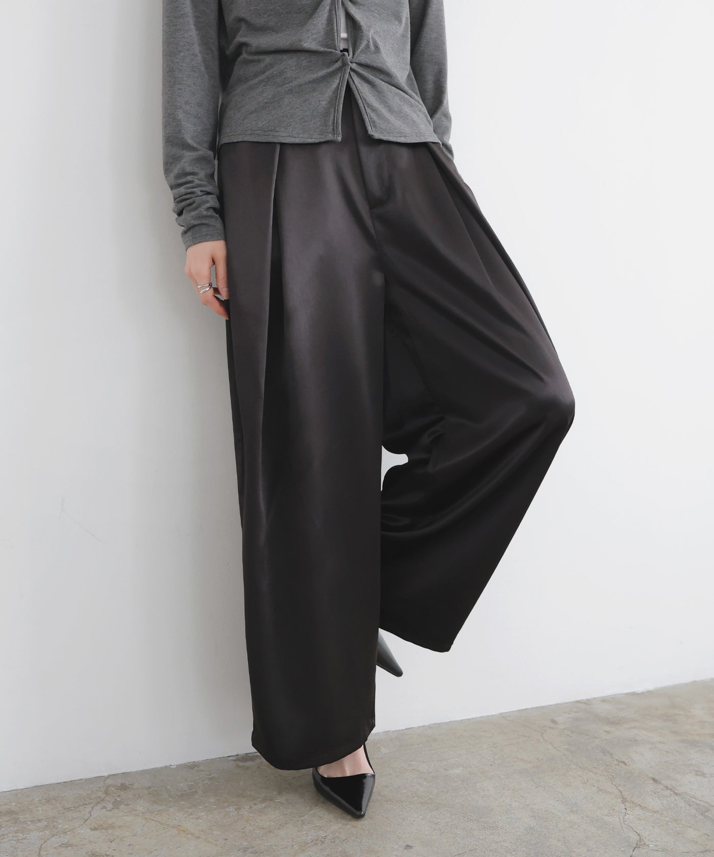 サテンタックワイドパンツ – LIAN