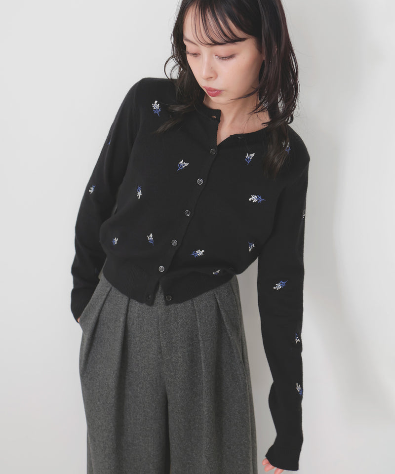 フラワー刺繍ニットカーディガン