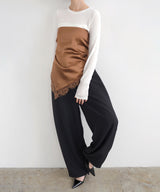 サイドタックワイドスラックス