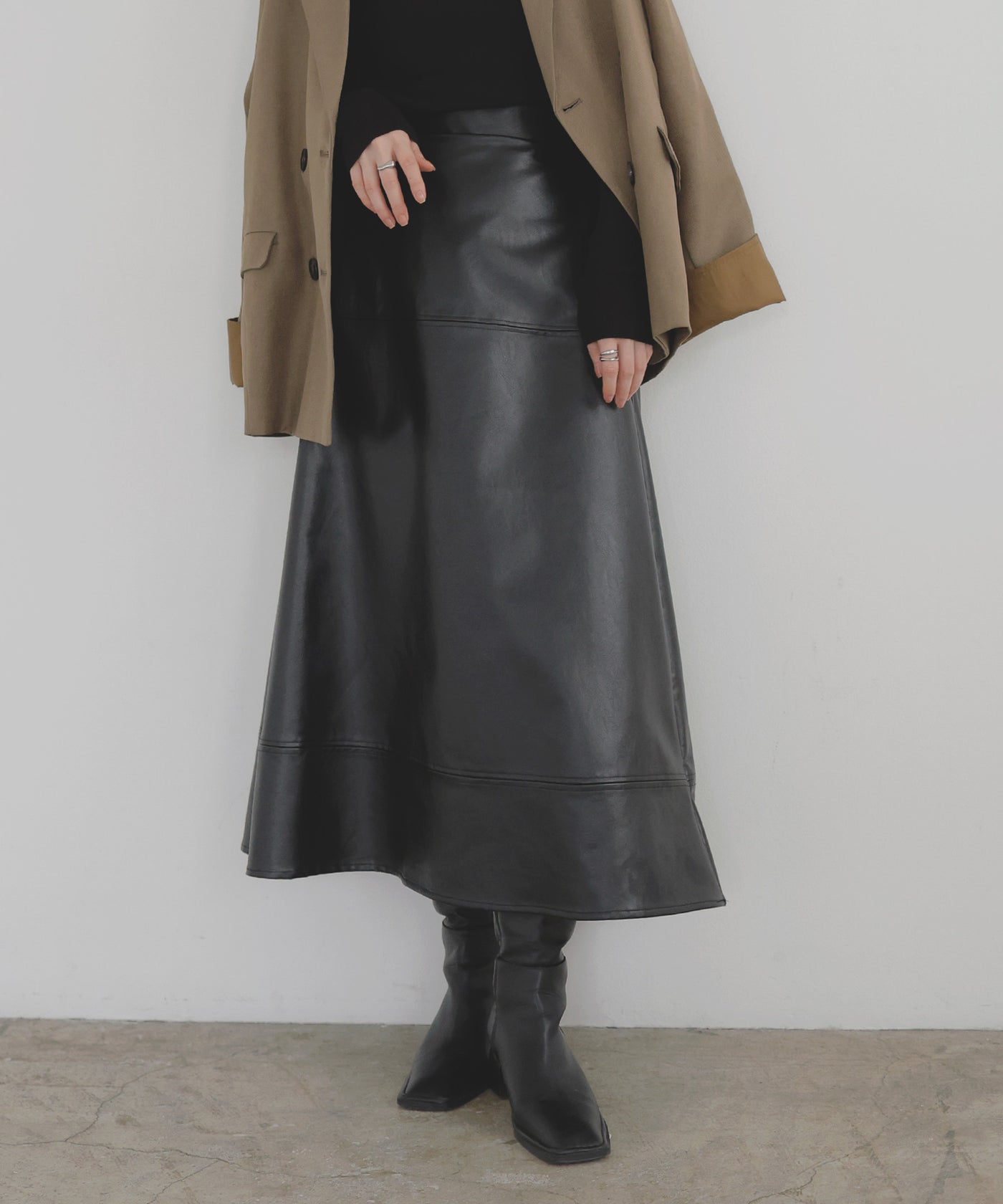 フェイクレザーフレアスカート – LIAN