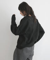 Vネックニットセーター