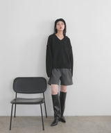 Vネックニットセーター