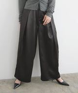 【2月中旬予約商品】サテンタックワイドパンツ