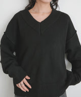 Vネックニットセーター