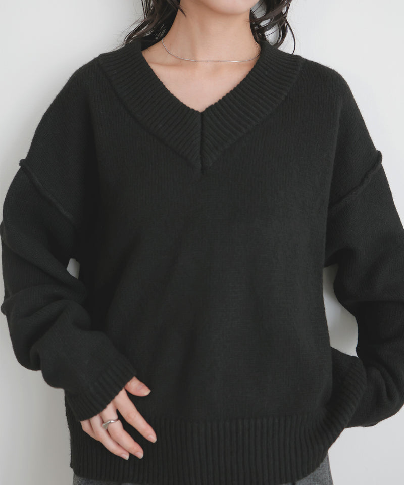 Vネックニットセーター