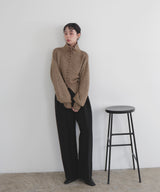 ボタンデザイン2WAYネックニット