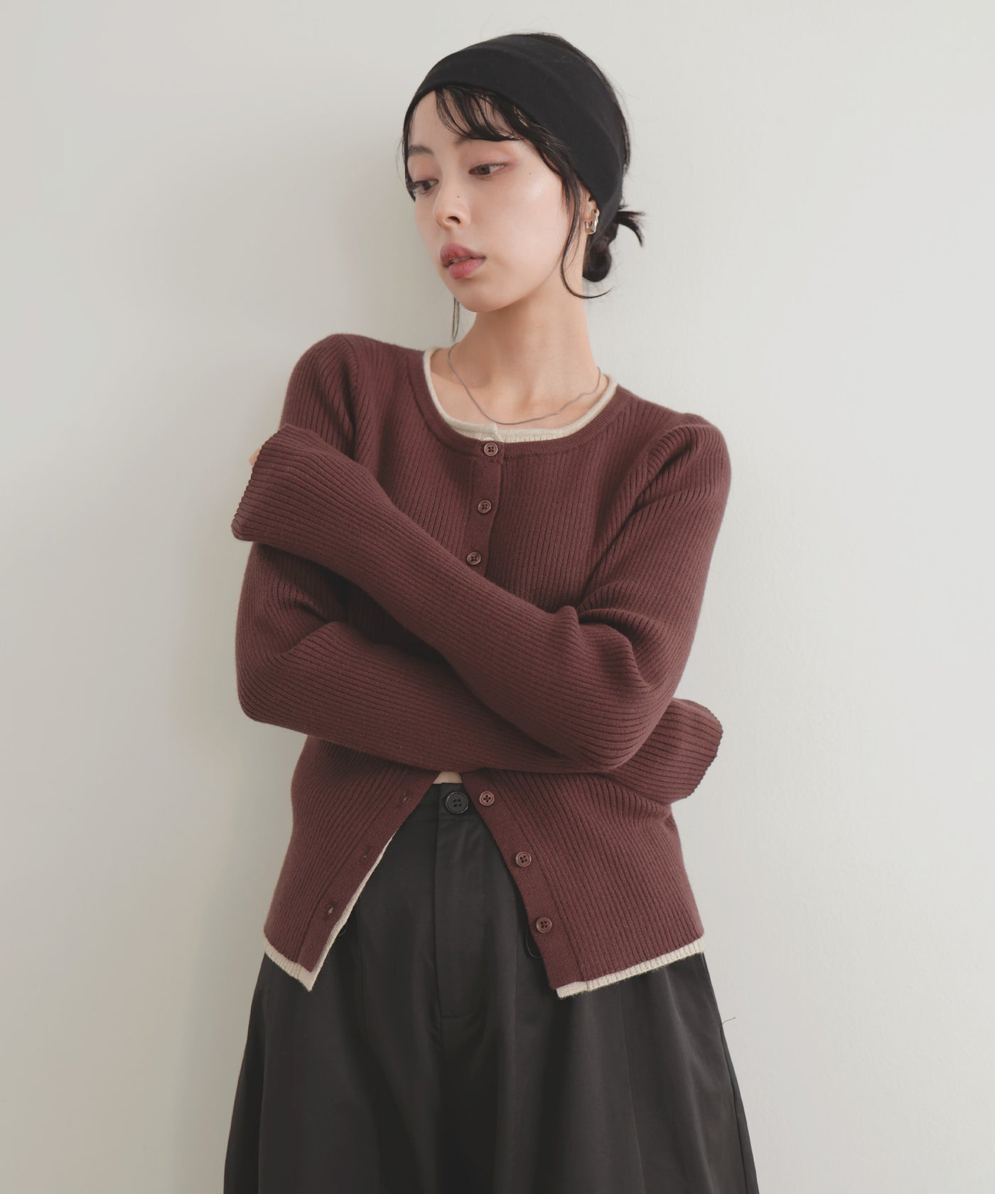 レイヤードバイカラークルーネックカーディガン – LIAN