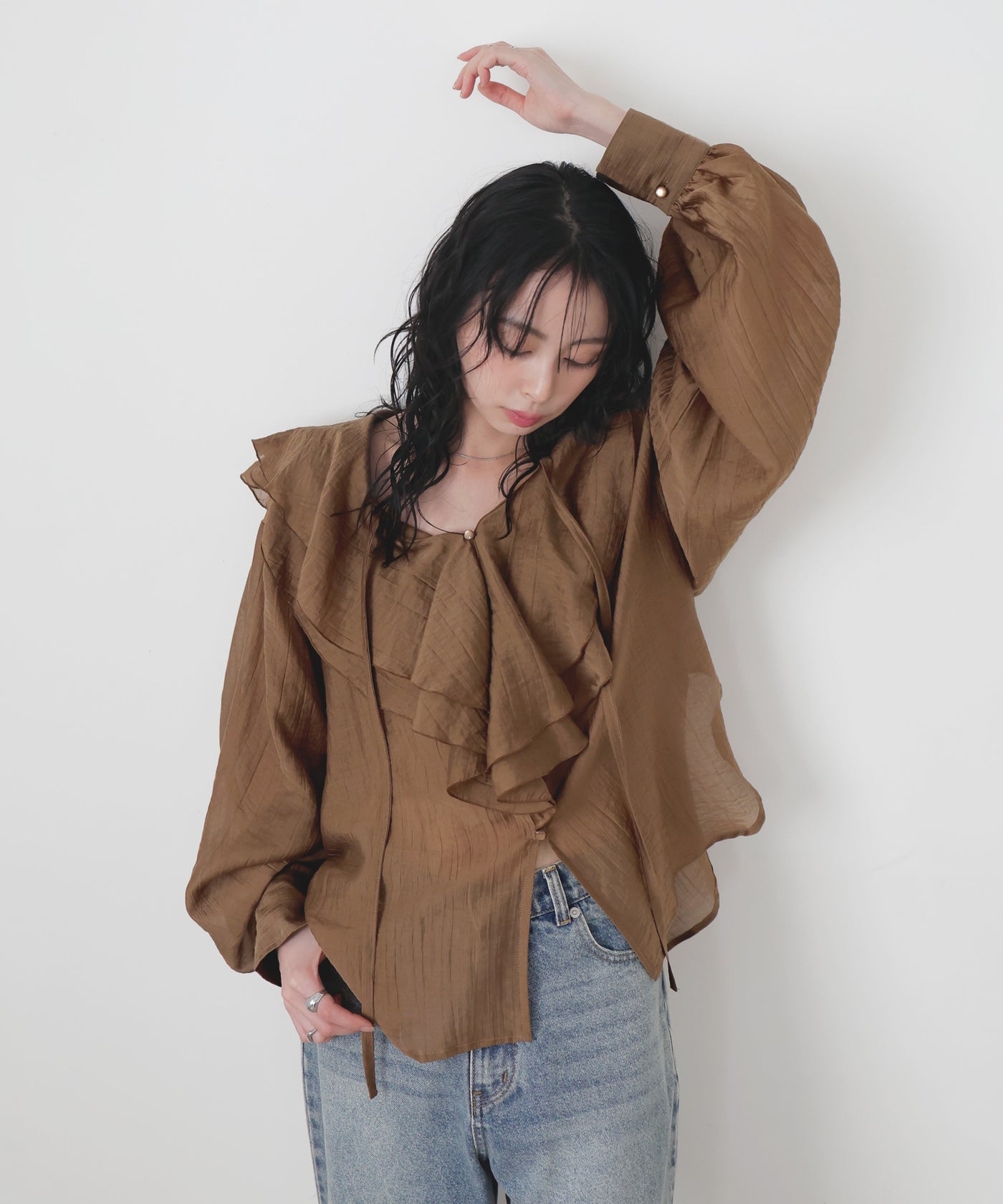 シアーラッフルブラウス – LIAN