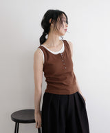 ヘンリーネックカップ付きレイヤードタンク