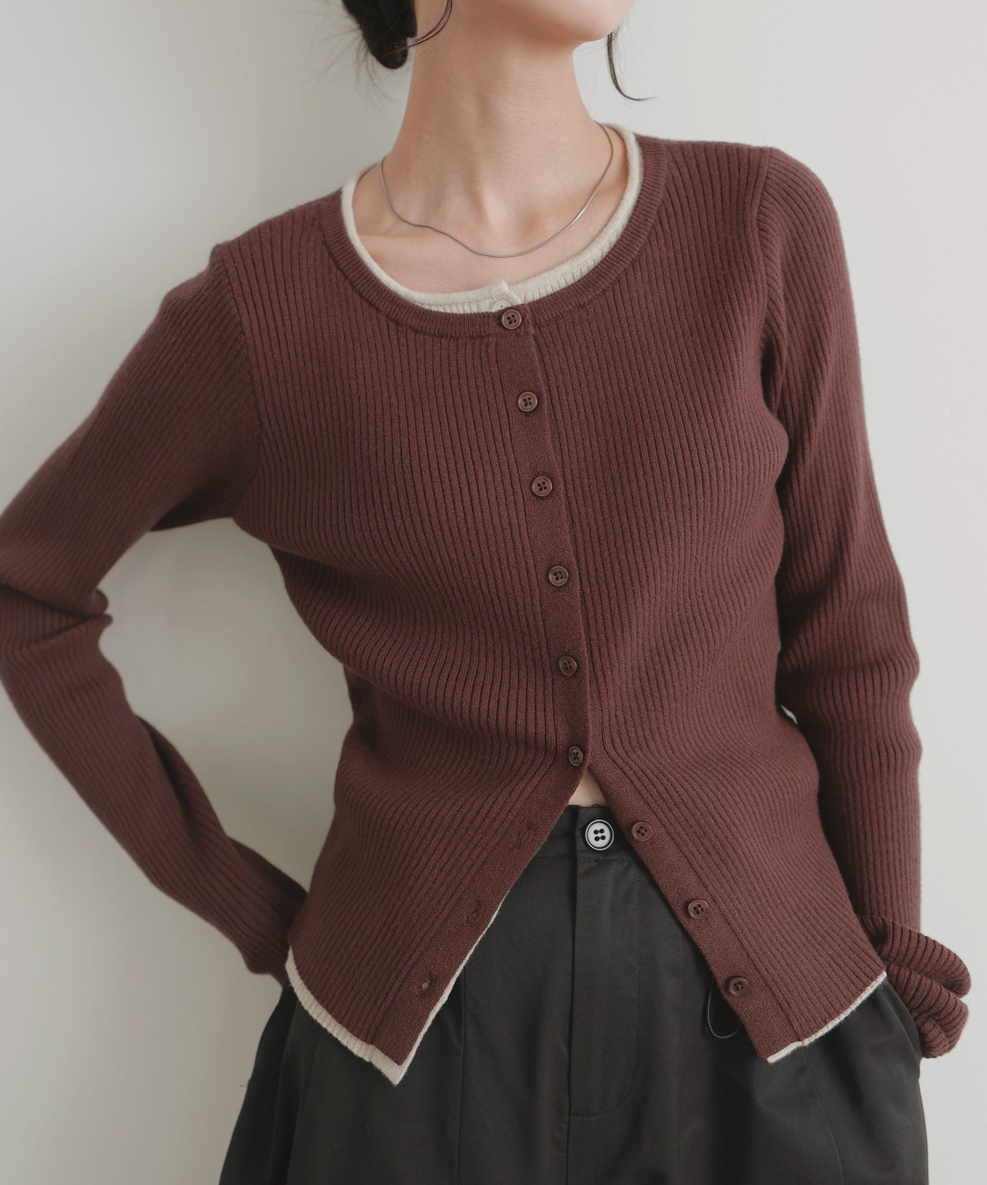 レイヤードバイカラークルーネックカーディガン – LIAN