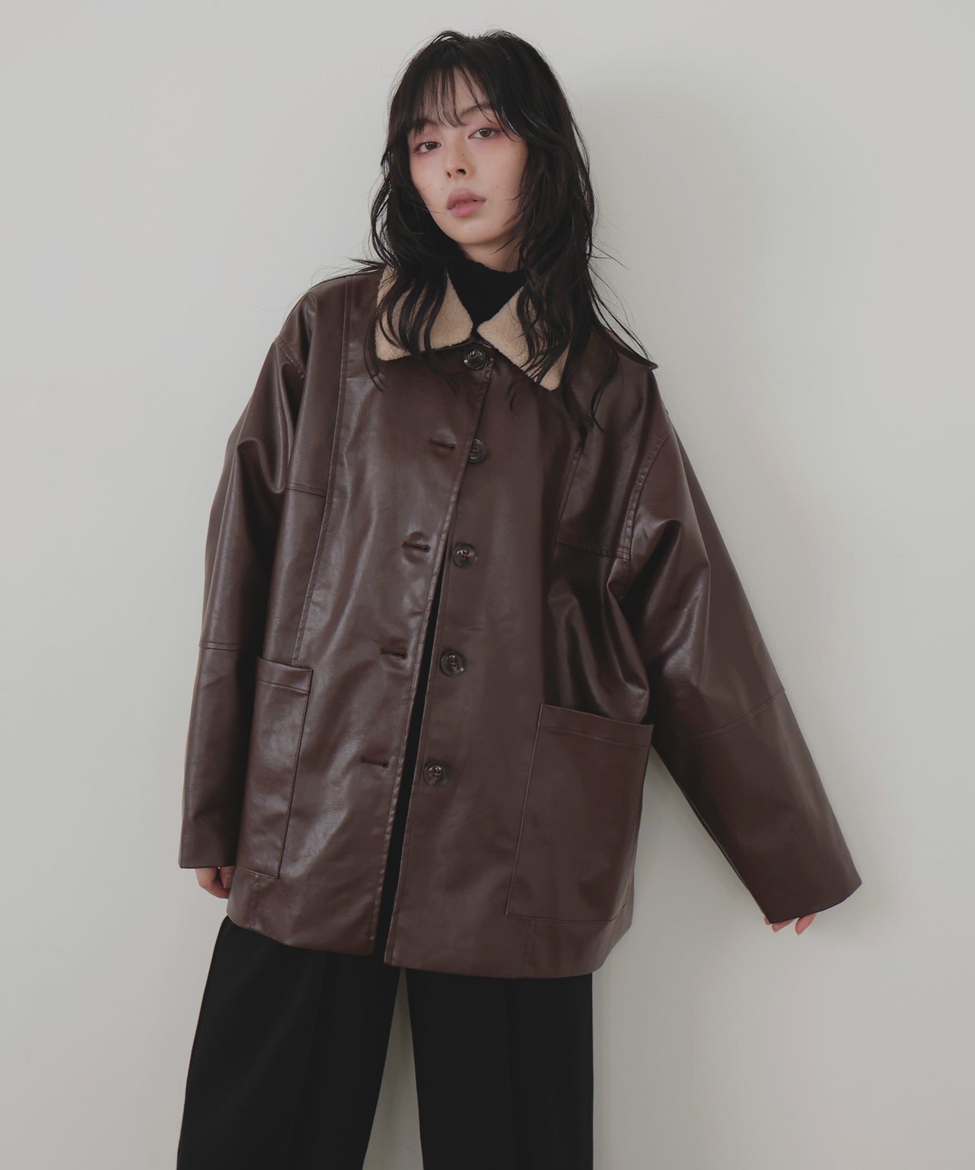 Christian Dior フェイクレザー ボタン付きジャケット Christian Dior フェイクレザー ボタン付きジャケット 2WAY 襟