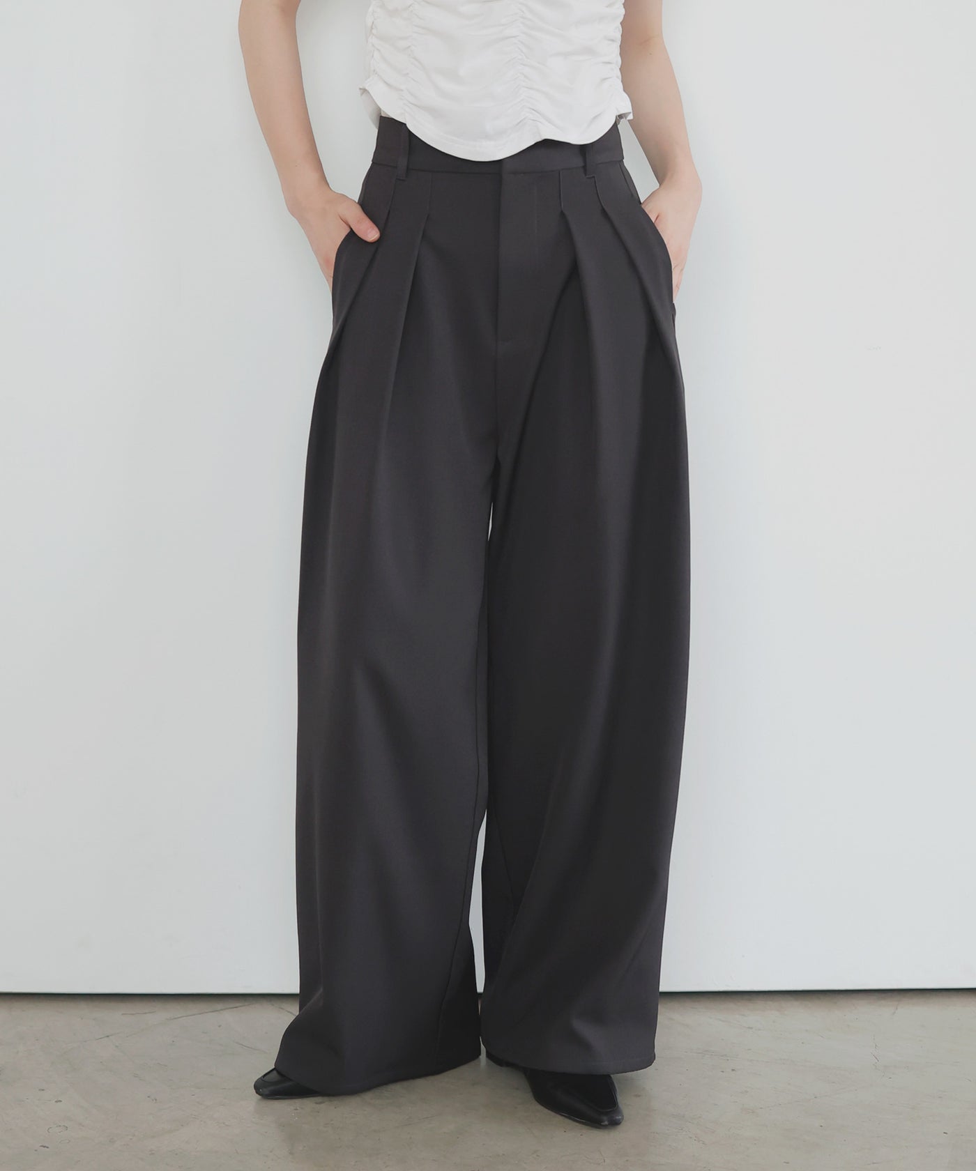 タックワイドスラックス – LIAN
