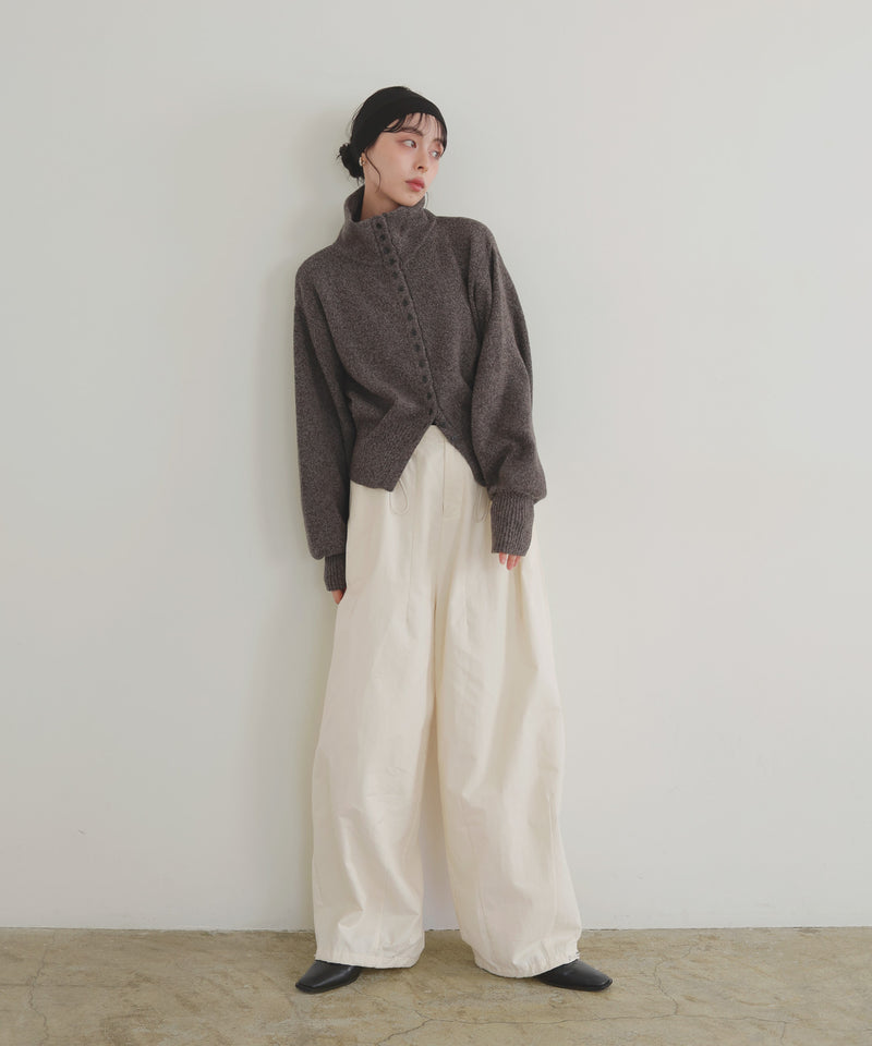【10月下旬予約商品】ボタンデザイン2WAYネックニット