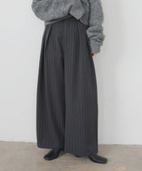 ストライプタックパンツ