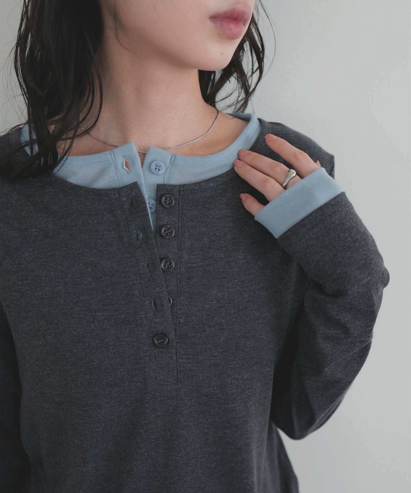 リーこ バイカラーヘンリーネックプルオーバー – LIAN