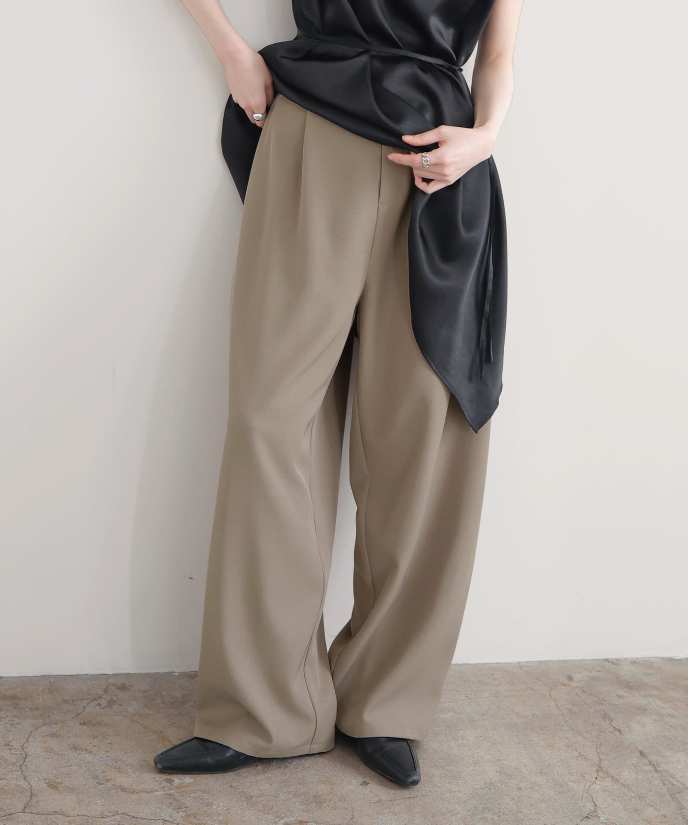 サイドタックワイドスラックス – LIAN