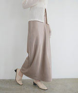 サテンナロースカート