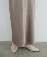 サテンナロースカート