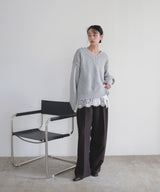 Vネックニットセーター