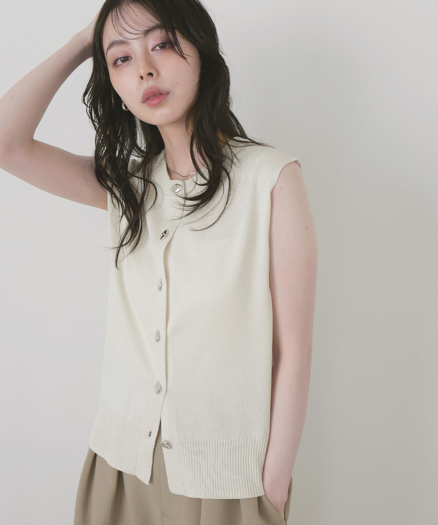 ニュアンスメタルボタンニットベスト – LIAN