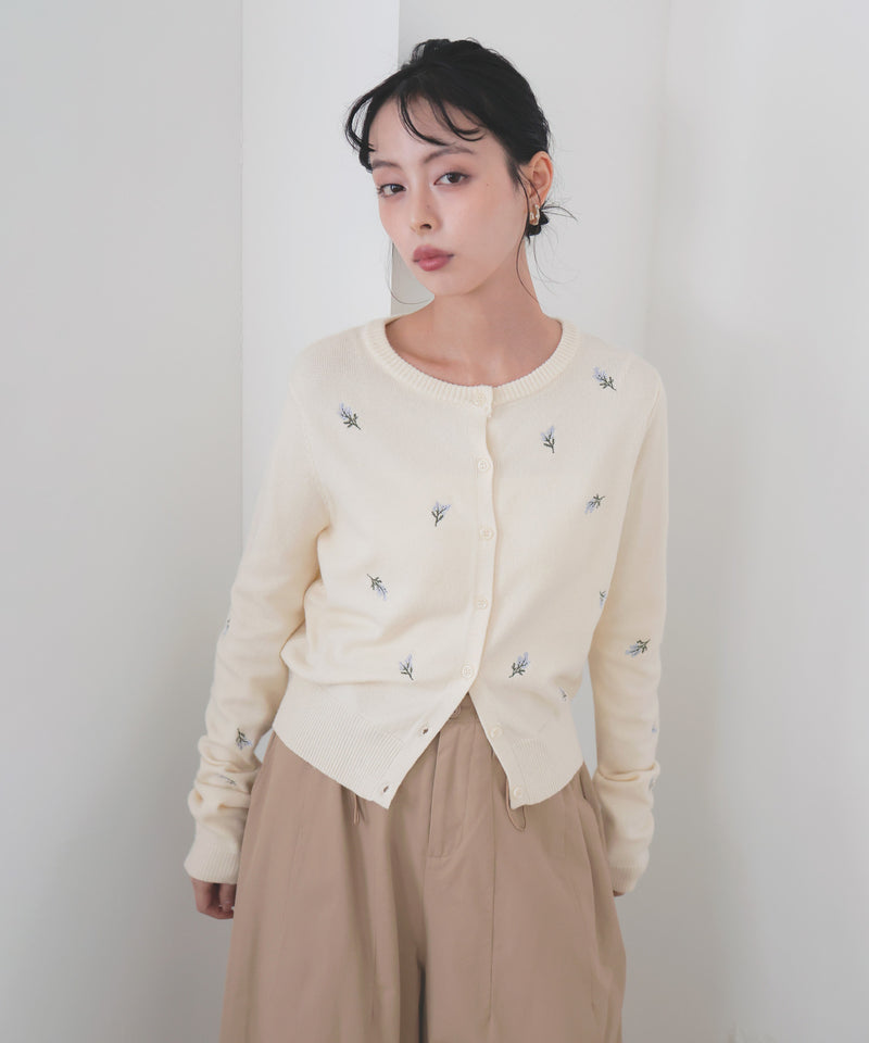 フラワー刺繍ニットカーディガン