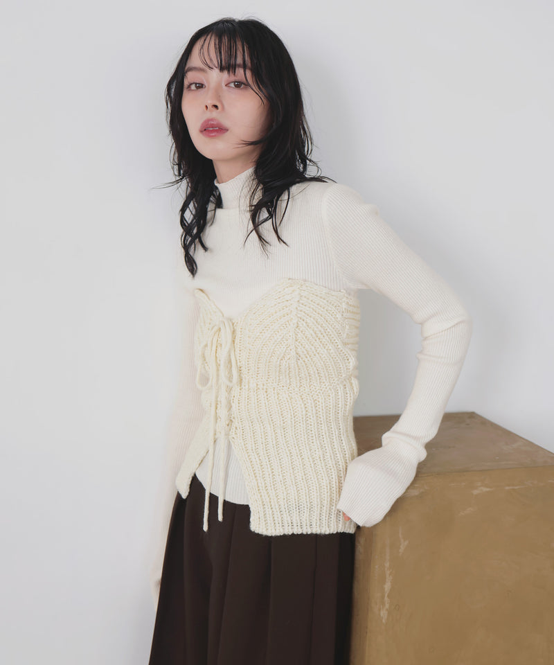 レースアップニットビスチェ