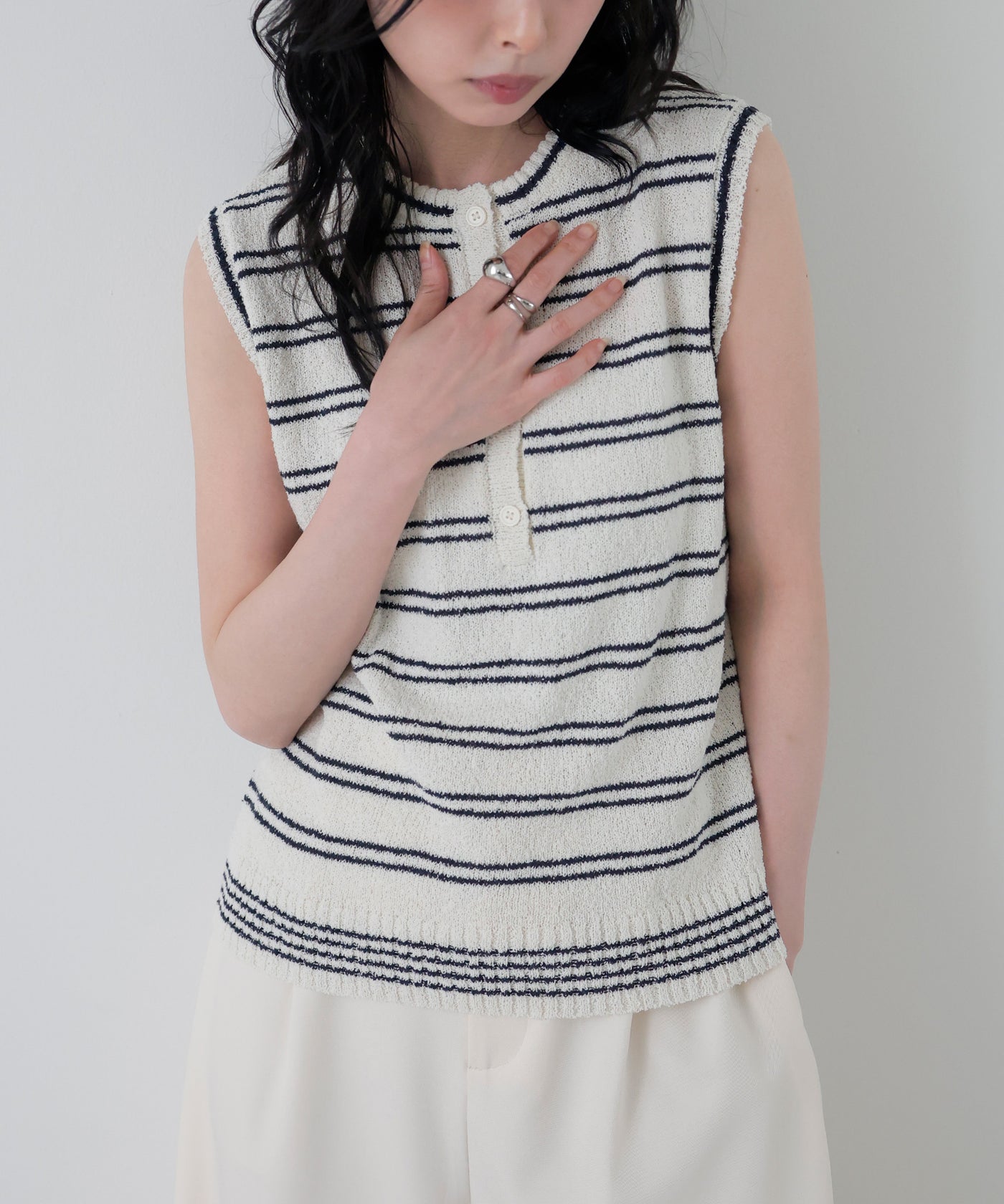 ヘンリーネックボーダーノースリニット – LIAN
