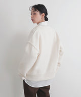 Vネックニットセーター