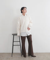 Vネックニットセーター