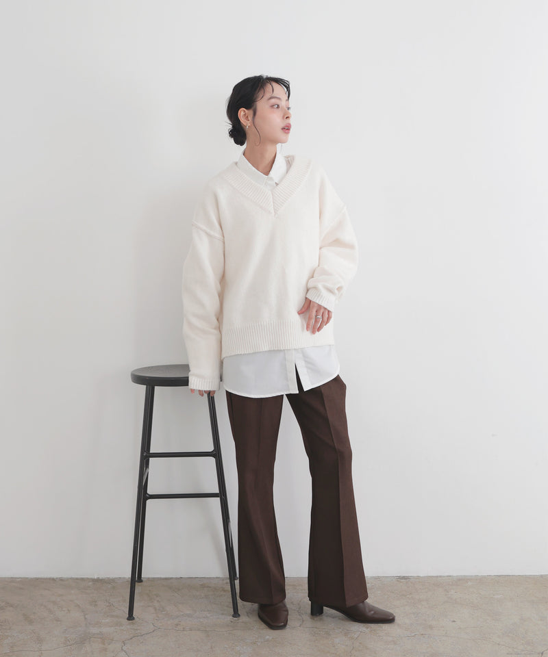 Vネックニットセーター