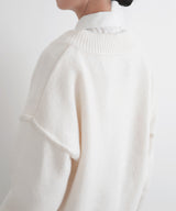 Vネックニットセーター