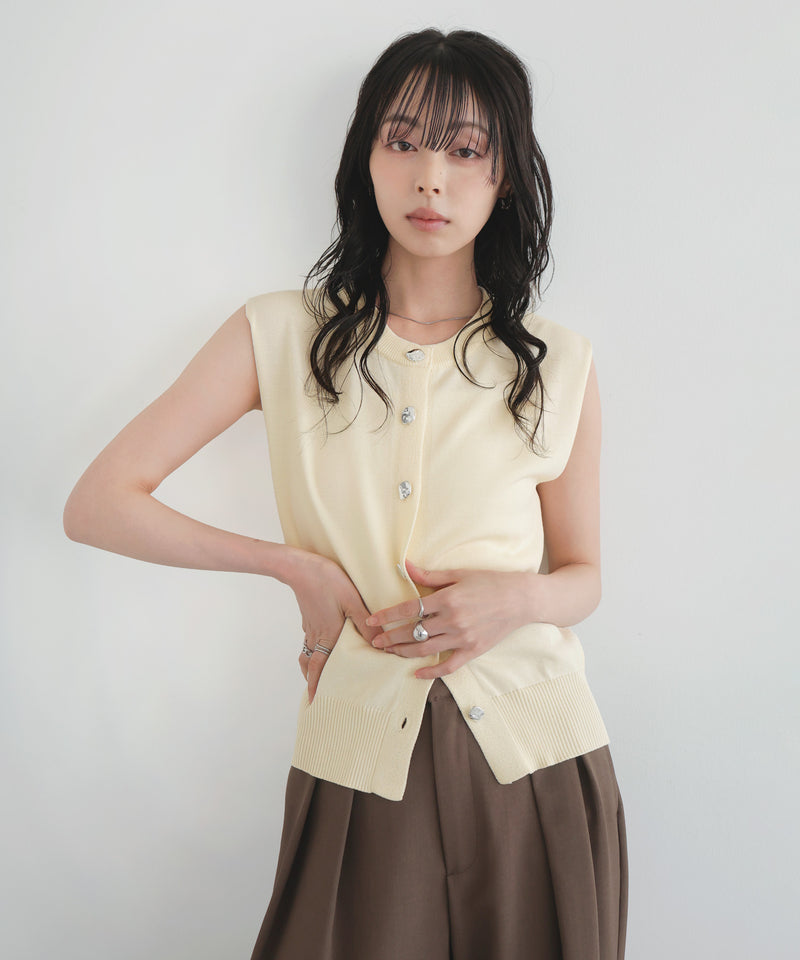 ニュアンスメタルボタンニットベスト – LIAN