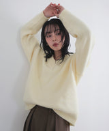 Vネックニットセーター