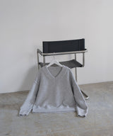 Vネックニットセーター