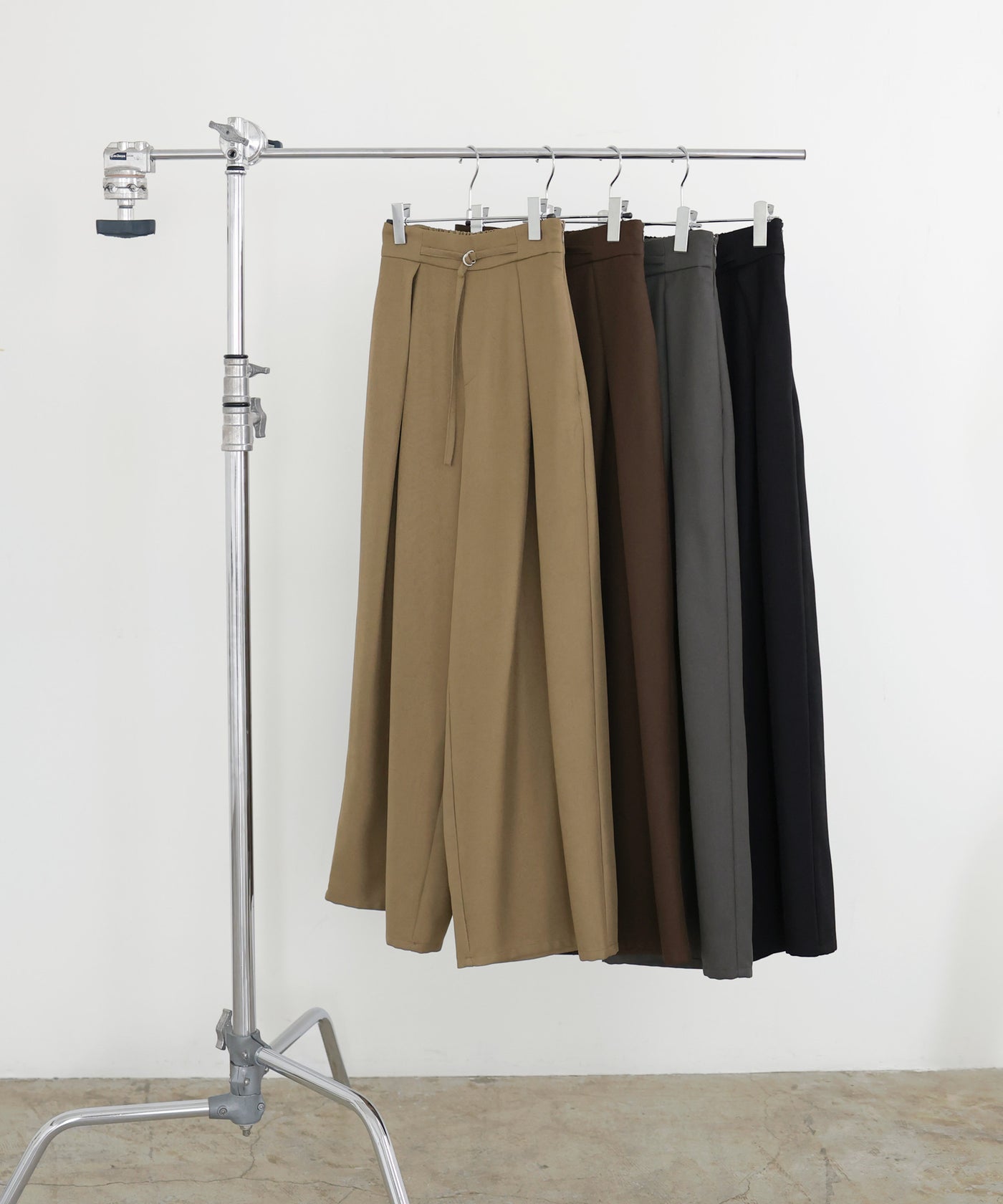 ベルトデザインラップタックパンツ – LIAN